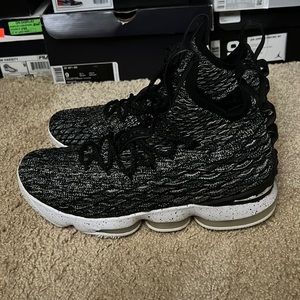 LEBRON XV